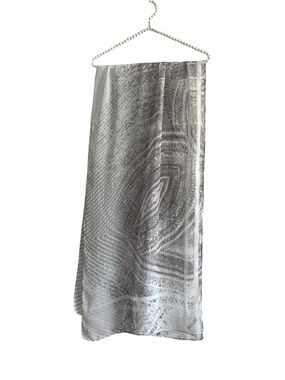 Basler Silver Paisley Scarf 🧣